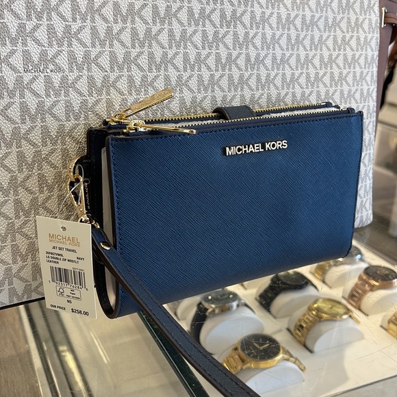 MICHAEL KORS LARGE DOUBLE ZIP WRISTLET WALLET PHONE CASE Navy 
NWT - Picture 7 of 16